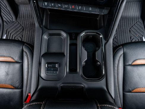 Used 2025 GMC Sierra 2500 AT4 w/ AT4 Premium Plus Package image 28