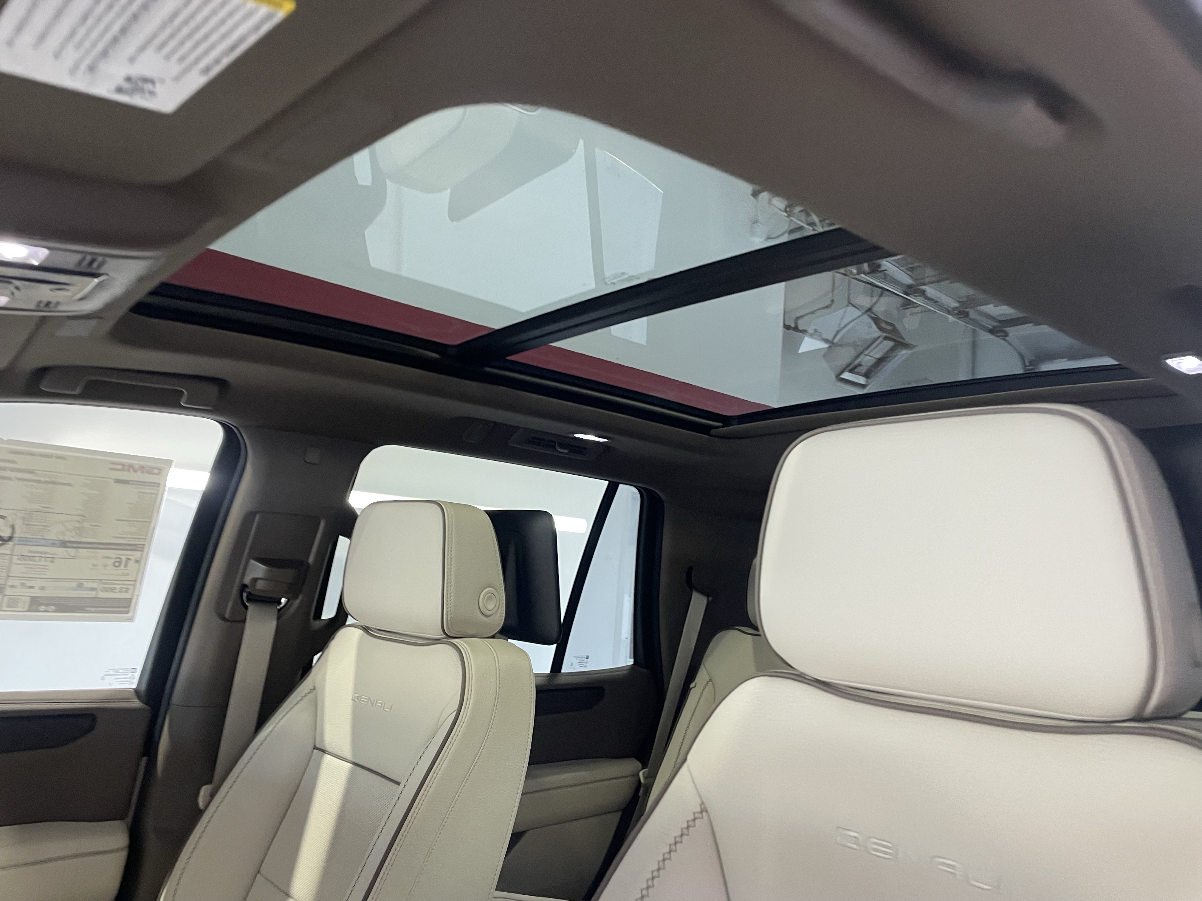 New 2026 GMC Yukon Denali w/ Denali Reserve Package AWD/4WD image 17