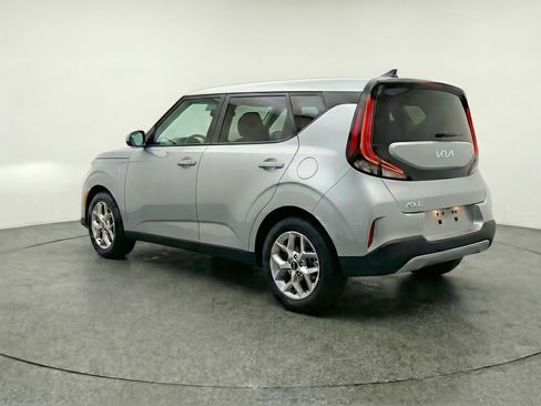 Used 2025 Kia Soul LX w/ LX Technology Package FWD image 6