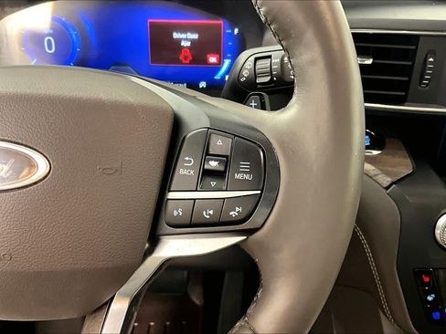 Used 2020 Ford Explorer Platinum w/ Premium Technology Package AWD/4WD image 24