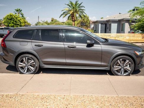 Used 2025 Volvo V60 B5 Cross Country Plus AWD/4WD image 6