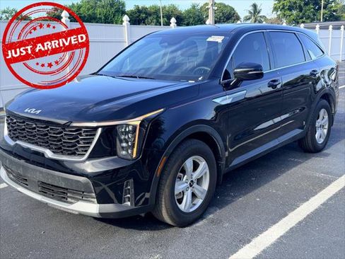 Used 2025 Kia Sorento LX FWD image 2