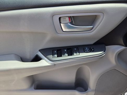 Used 2016 Toyota Camry LE FWD image 19