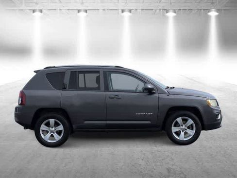Used 2017 Jeep Compass Latitude AWD/4WD image 9