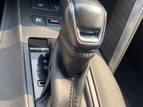 Used 2021 Toyota Venza Limited w/ Advanced Technology Package image 18