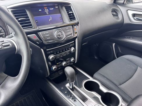 Used 2018 Nissan Pathfinder S image 31