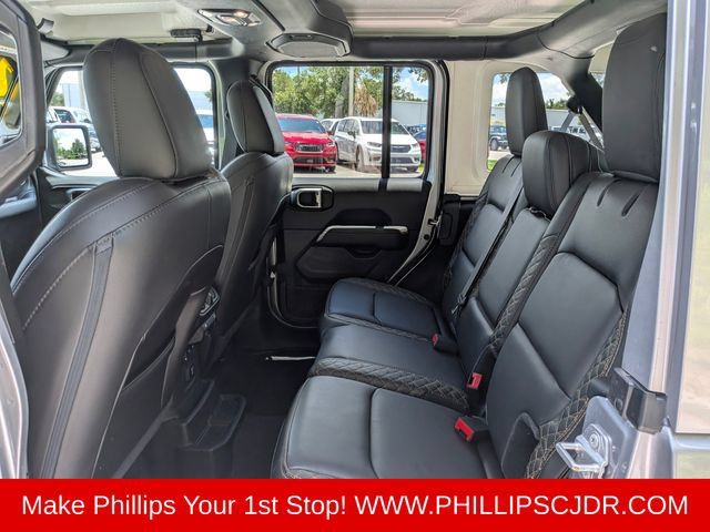 Used 2021 Jeep Wrangler Unlimited Sahara AWD/4WD image 13