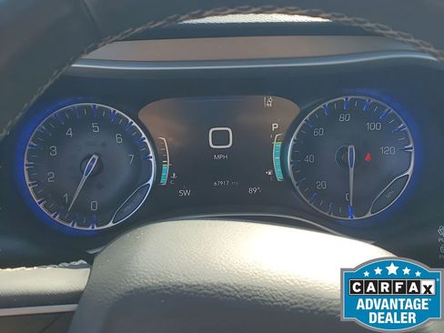 Used 2022 Chrysler Pacifica Touring-L image 39