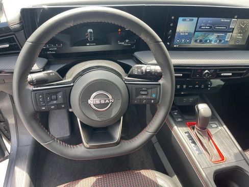 Used 2025 Nissan Kicks SR FWD image 15
