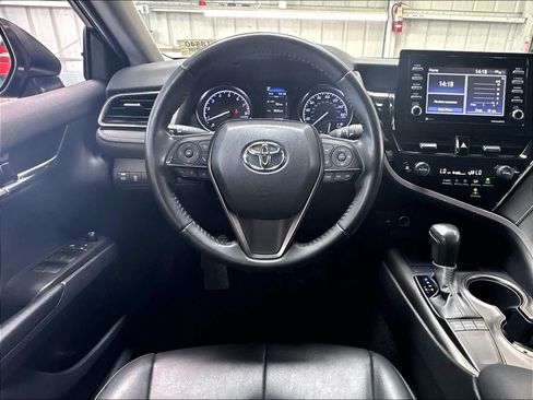 Used 2022 Toyota Camry SE w/ Convenience Package FWD image 11