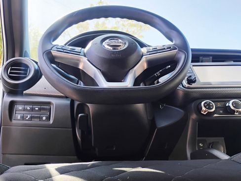 Used 2020 Nissan Kicks S image 11