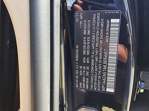 Used 2021 Porsche Macan image 41