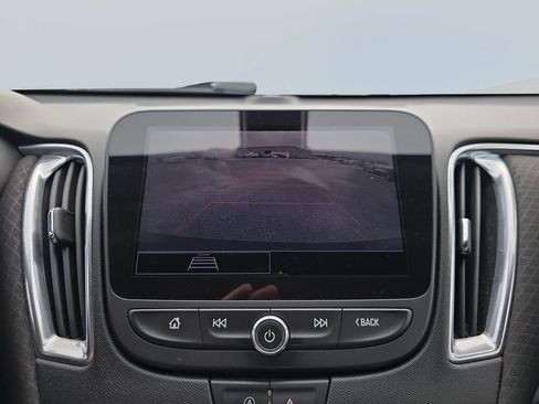 Used 2021 Chevrolet Malibu LT FWD image 18