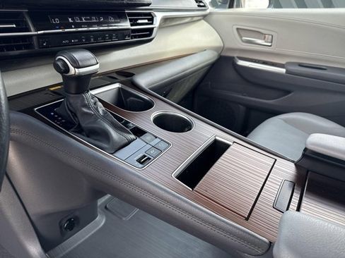 Used 2024 Toyota Sienna XLE w/ XLE Plus Package image 20