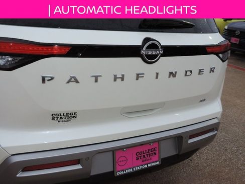 Used 2023 Nissan Pathfinder SL FWD image 11