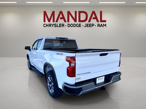 Used 2023 Chevrolet Silverado 1500 LT image 9