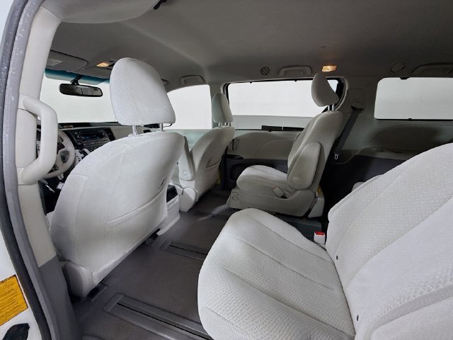 Used 2011 Toyota Sienna LE FWD image 10