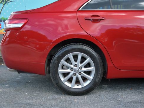 Used 2011 Toyota Camry XLE image 31