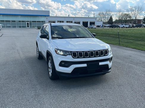Used 2024 Jeep Compass Latitude AWD/4WD image 8