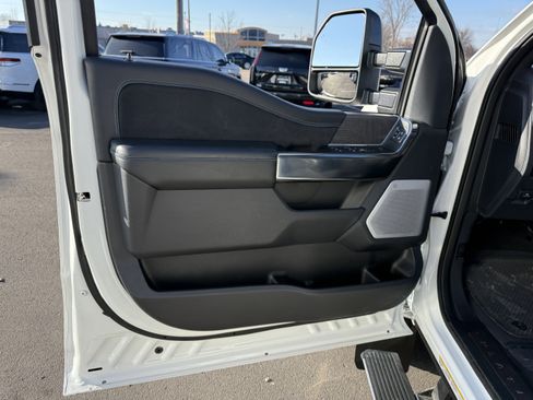 Used 2025 Ford F450 Platinum w/ FX4 Off-Road Package image 12