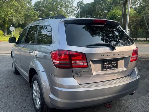 Used 2020 Dodge Journey SE w/ SE Popular Equipment Group image 4