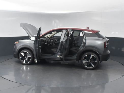 Used 2025 Nissan Kicks SR AWD/4WD image 28