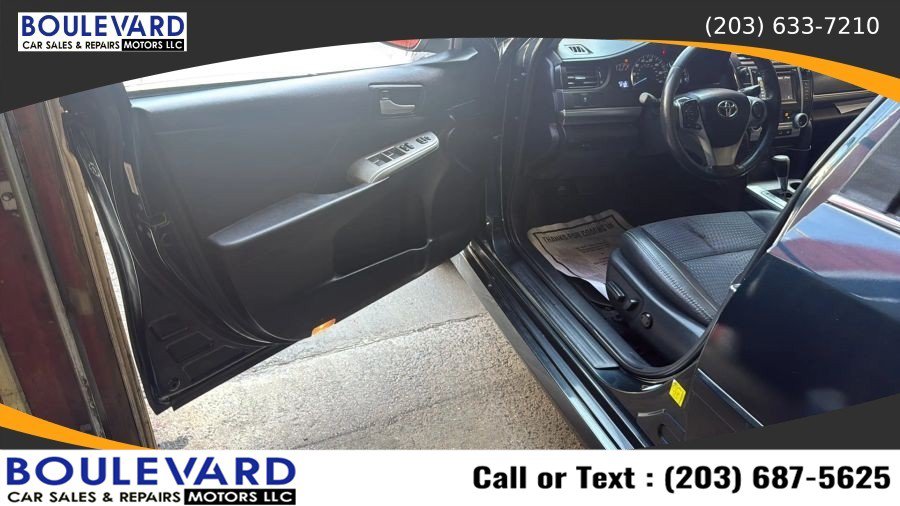 Used 2012 Toyota Camry SE FWD image 18