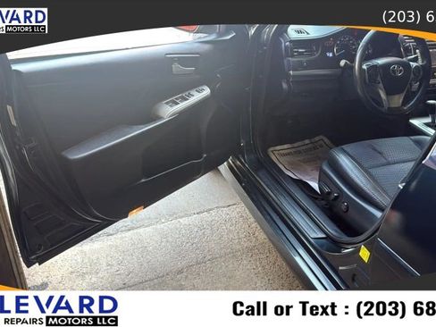 Used 2012 Toyota Camry SE FWD image 18