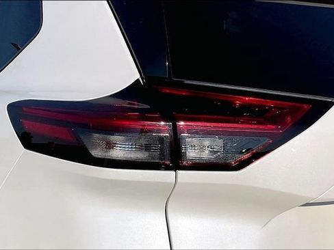 Certified 2023 Nissan Rogue SL w/ SL Premium Package FWD image 28