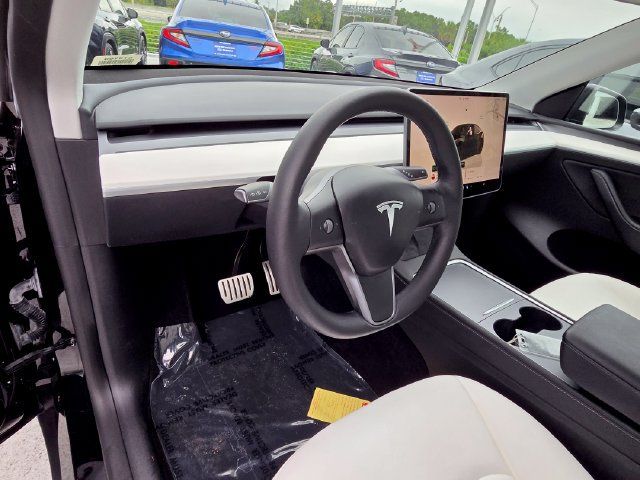 Used 2023 Tesla Model Y Long Range AWD/4WD image 27