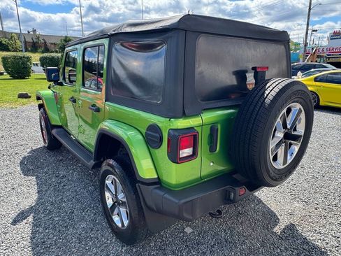 Used 2018 Jeep Wrangler Unlimited Sahara AWD/4WD image 7