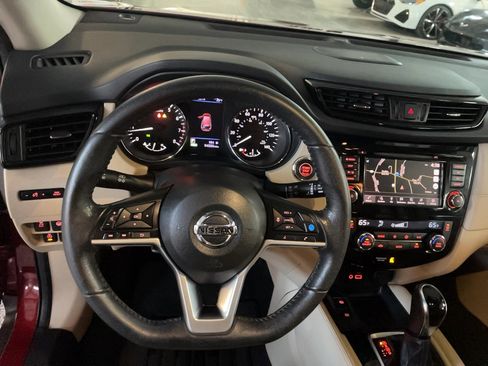 Used 2019 Nissan Rogue SL w/ Premium Package image 17
