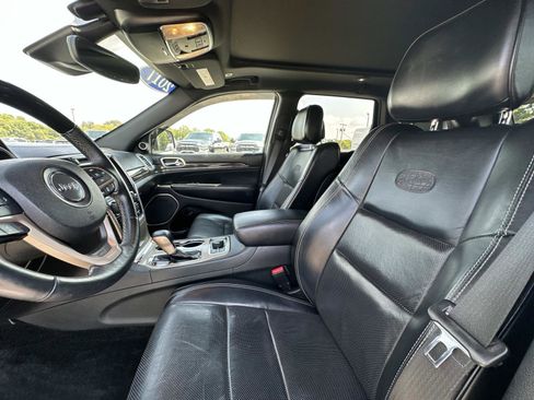 Used 2017 Jeep Grand Cherokee Overland w/ Jeep Active Safety Group image 23