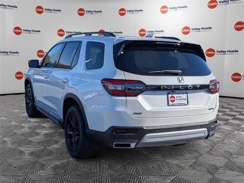 New 2025 Honda Pilot Touring image 7