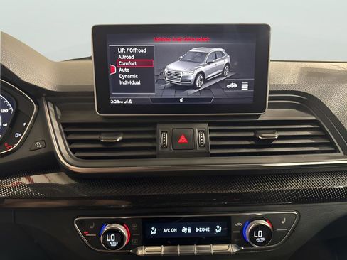 Used 2018 Audi SQ5 Prestige w/ Prestige Package image 9