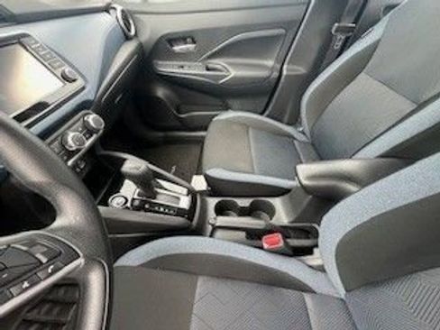 Used 2025 Nissan Versa SV image 15