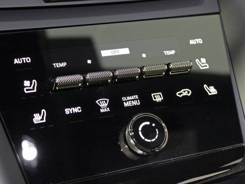 Certified 2025 Porsche Macan Turbo Electric image 32