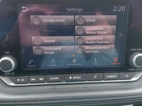 Used 2024 Nissan Rogue SV FWD image 39