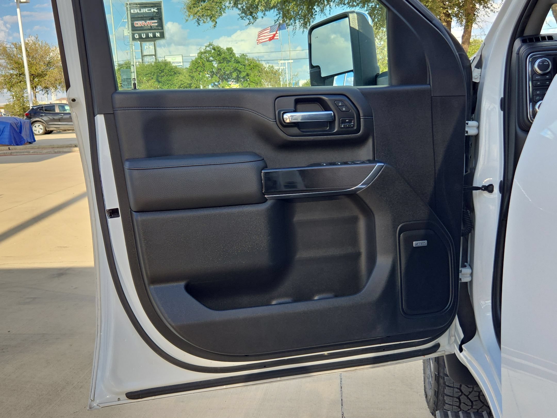 Used 2022 GMC Sierra 2500 Denali AWD/4WD image 11