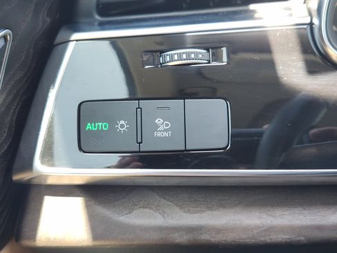 Used 2019 Audi Q8 Premium Plus AWD/4WD image 22