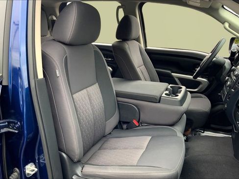 Used 2022 Nissan Titan SV image 19