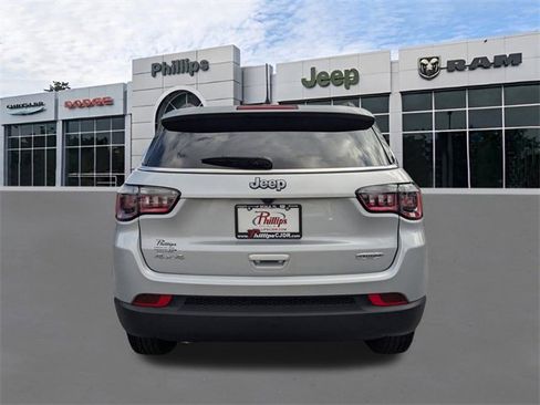 Certified 2025 Jeep Compass Latitude image 4