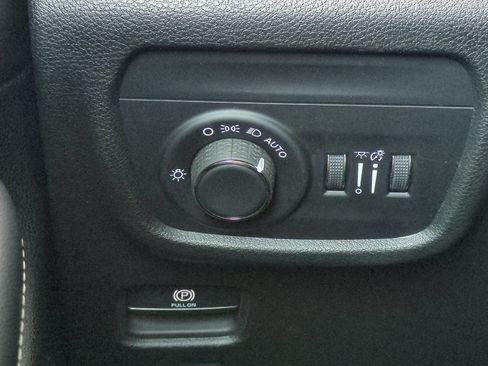 Used 2024 Jeep Grand Cherokee L Laredo AWD/4WD image 41