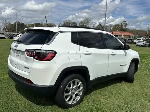 Used 2023 Jeep Compass Latitude AWD/4WD image 9