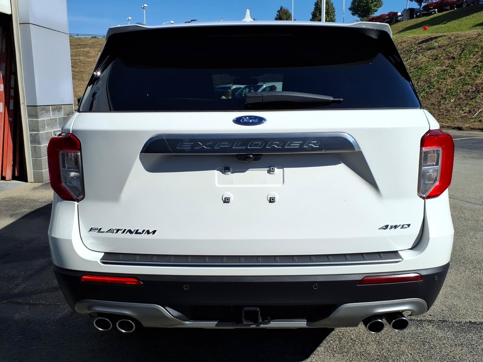 Certified 2023 Ford Explorer Platinum w/ Technology Package AWD/4WD image 5