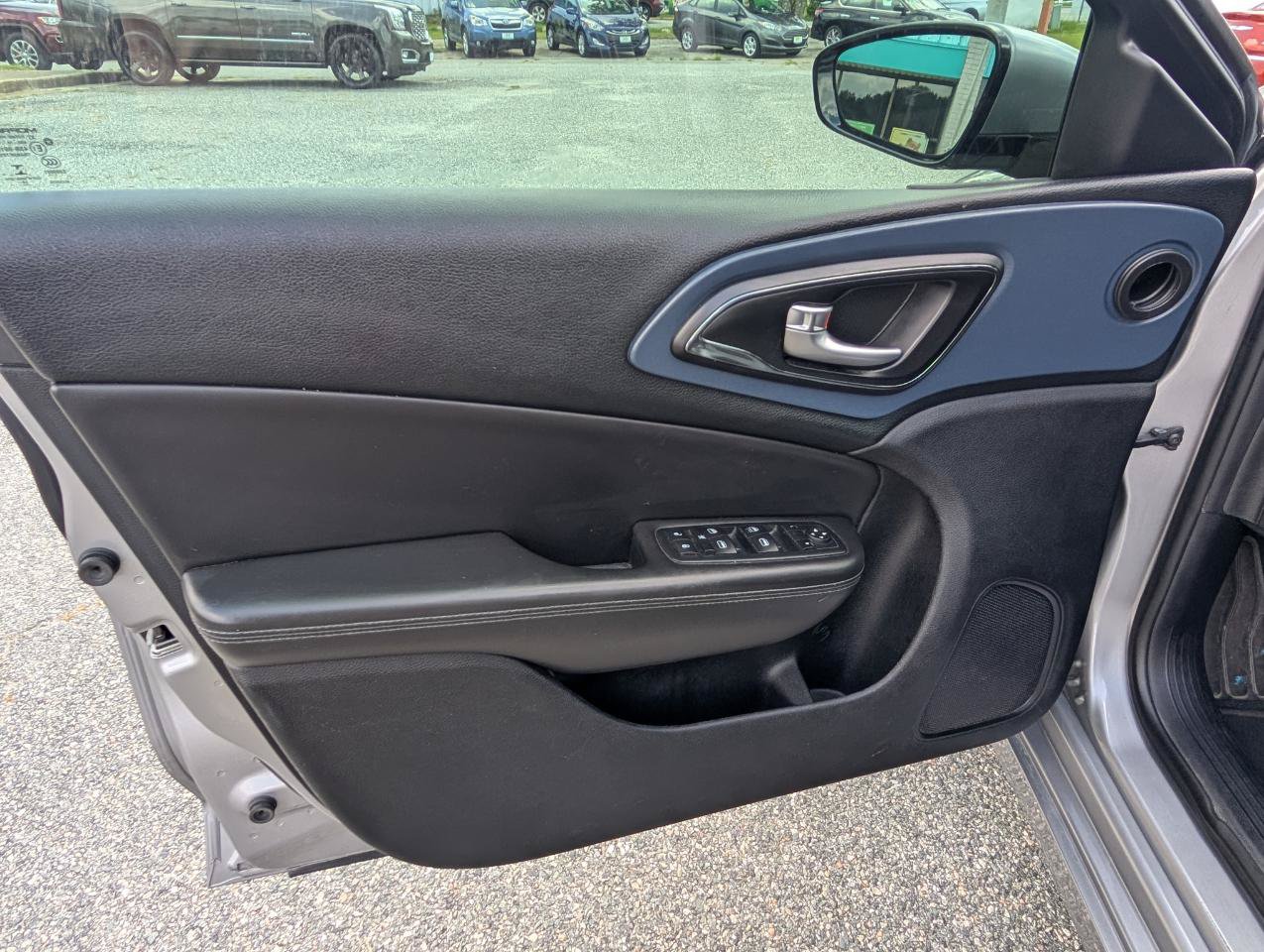 Used 2015 Chrysler 200 S w/ Comfort Group FWD image 13