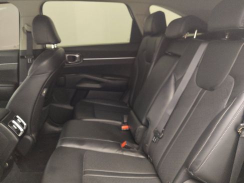 Used 2022 Kia Sorento S FWD image 18