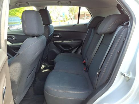 Used 2020 Chevrolet Trax LS FWD image 6