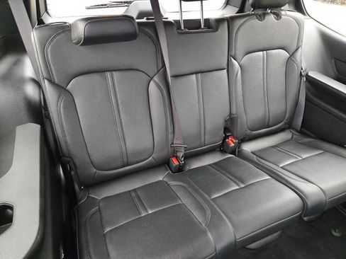 Used 2023 Jeep Wagoneer Series III w/ Preferred Equipment Group image 10