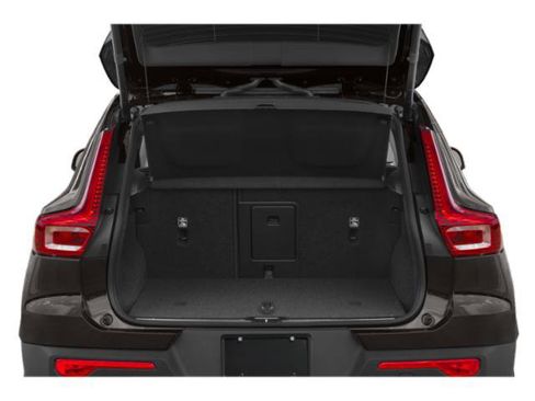 Used 2022 Volvo XC40 T4 Momentum FWD image 11
